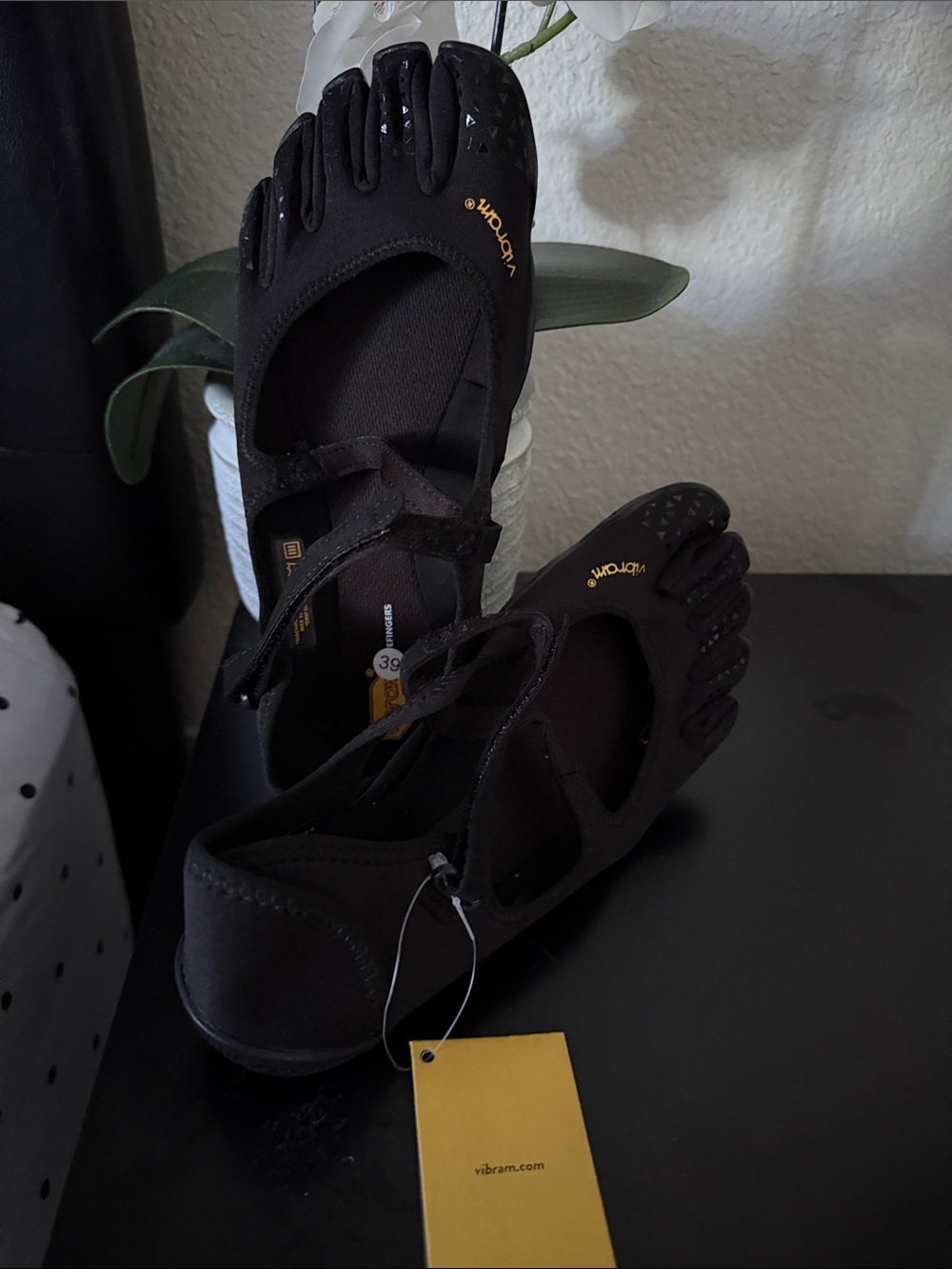 Vibram Women's Black FiveFingers Toe Shoes